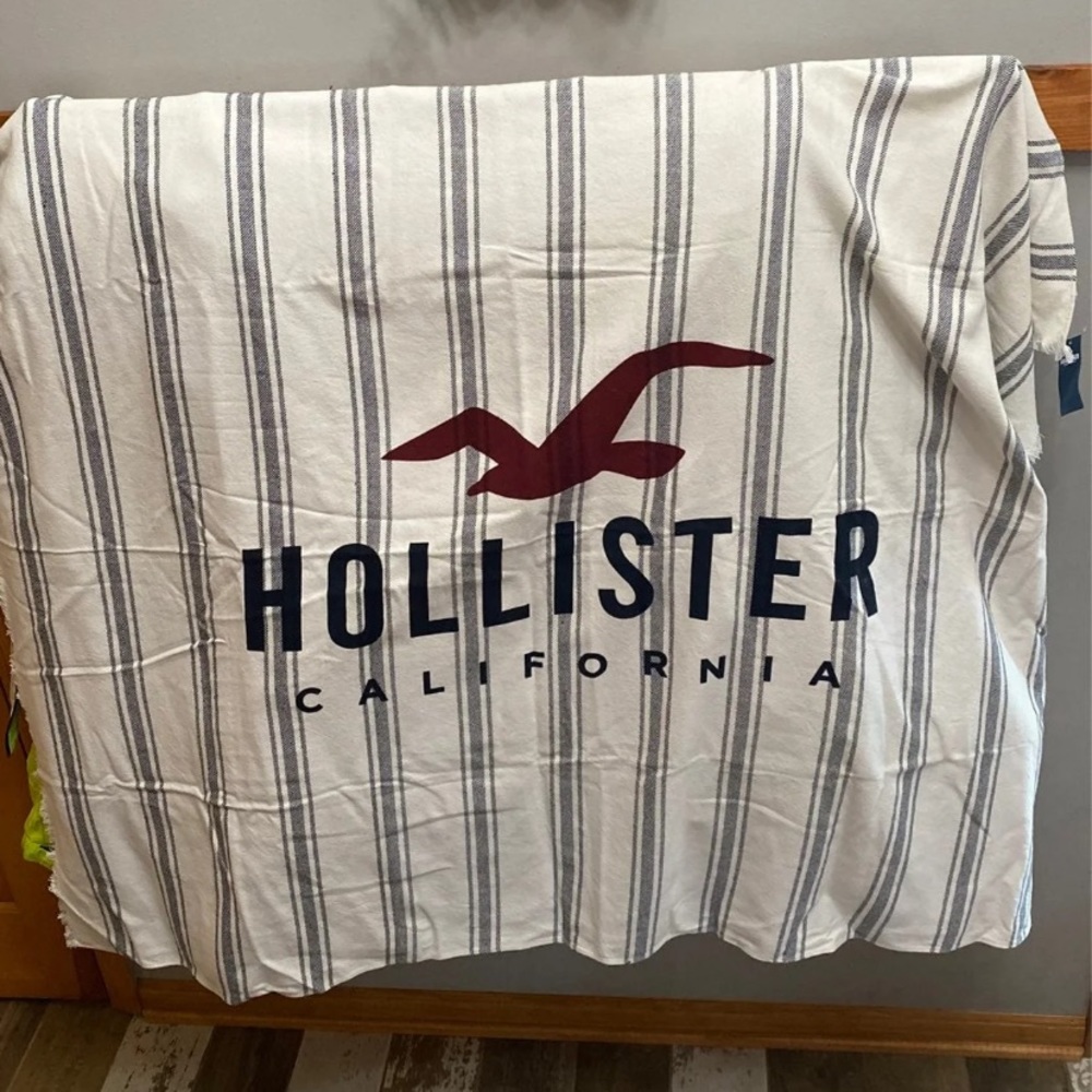 Hollister beach blanket